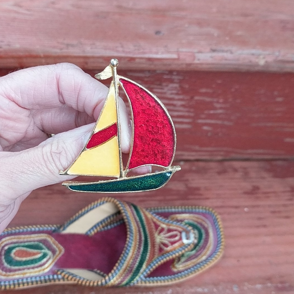 ⛵ SAILBOAT BROOCH